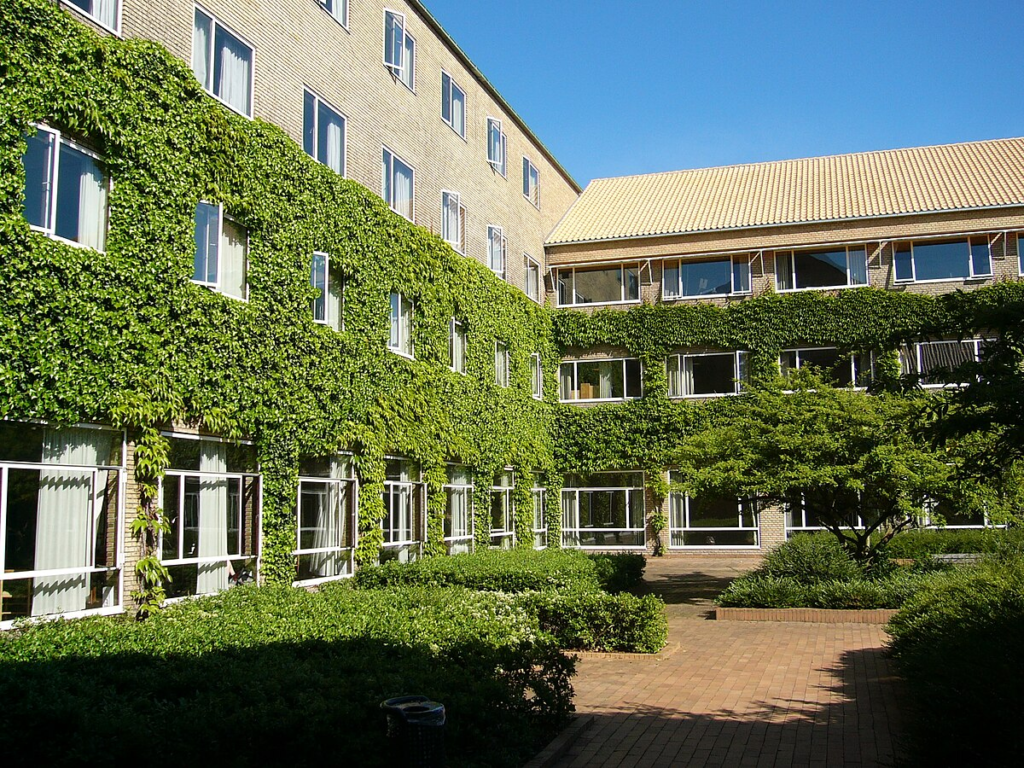 Aarhus University (AU)